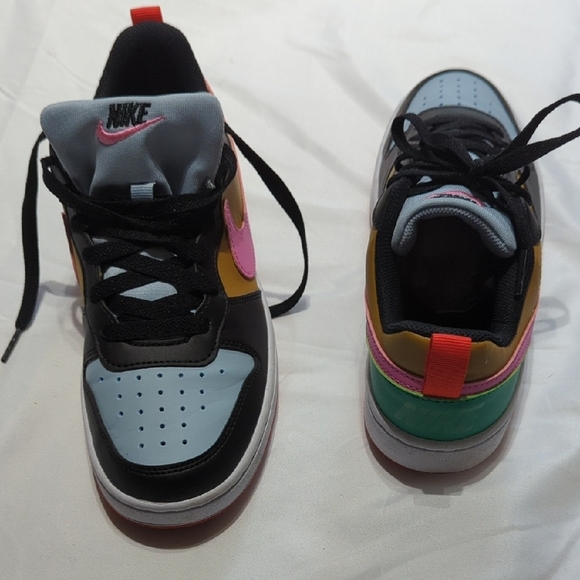 Amazing Nike Kids Black, Pink,Brown and Blue Sneakers, Beautiful !! 5.5 Y - Picture 11 of 13